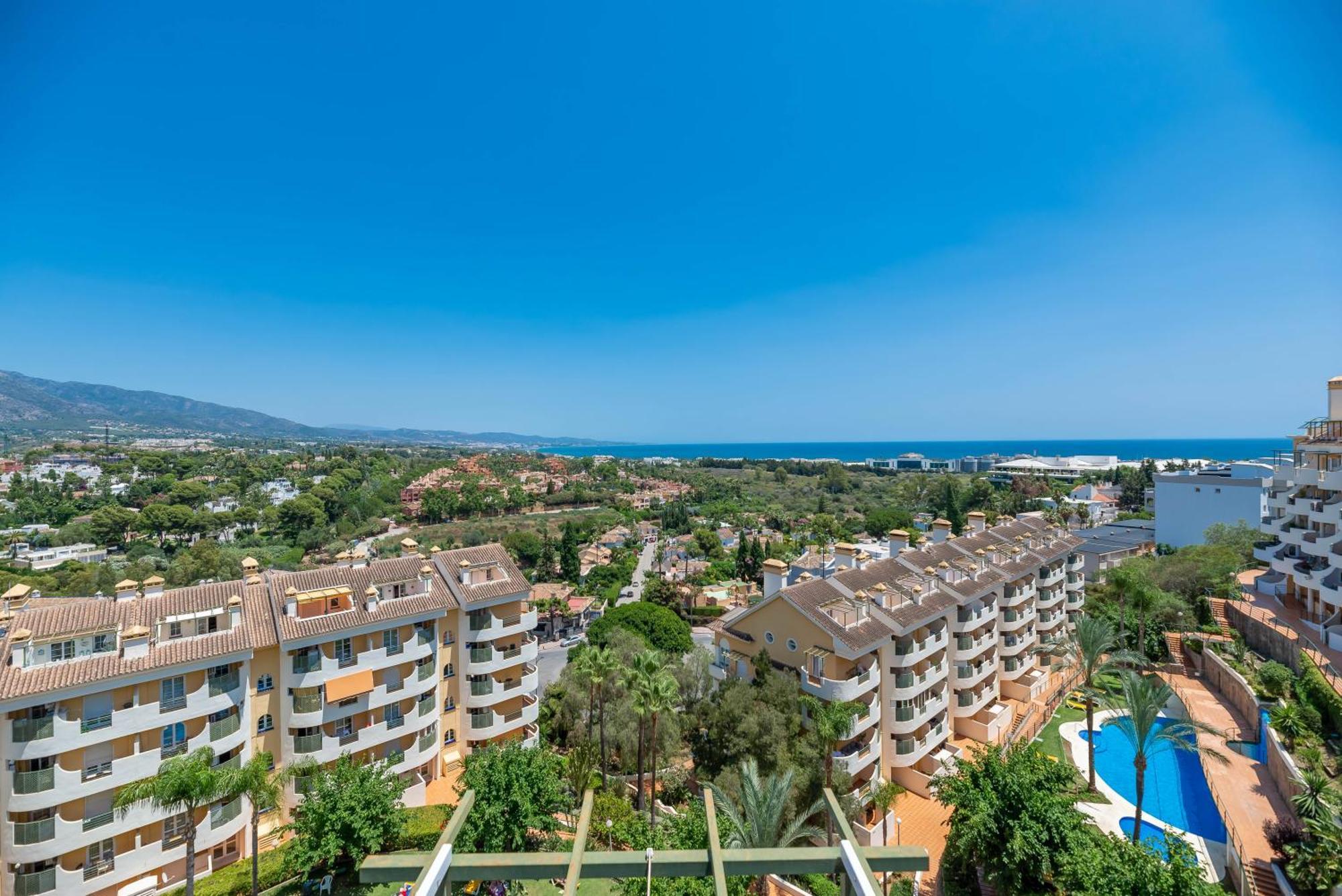 Apartamento Elegant 2 Bdrm Penthouse With Bbq And Pools Marbella Exterior foto