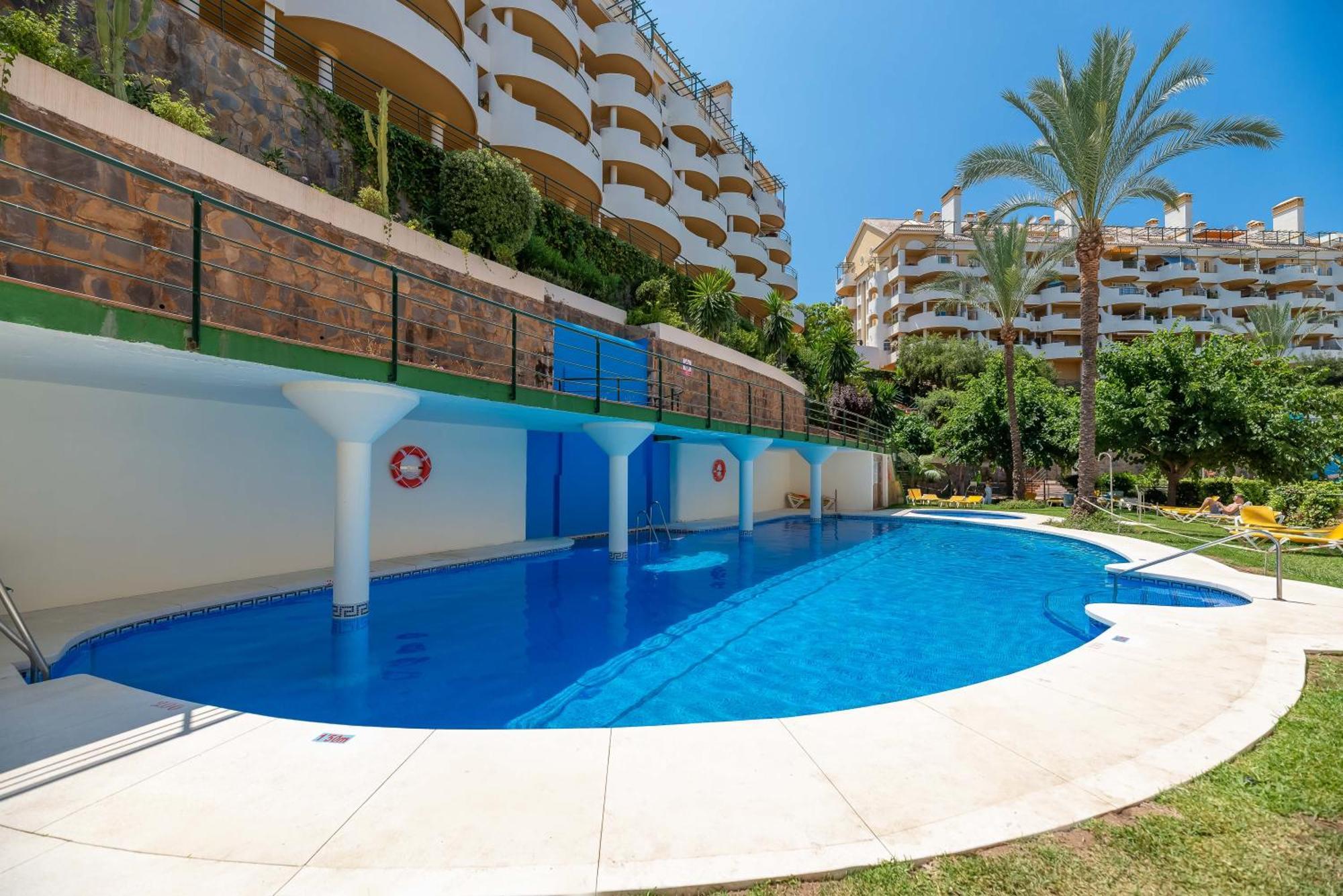 Apartamento Elegant 2 Bdrm Penthouse With Bbq And Pools Marbella Exterior foto
