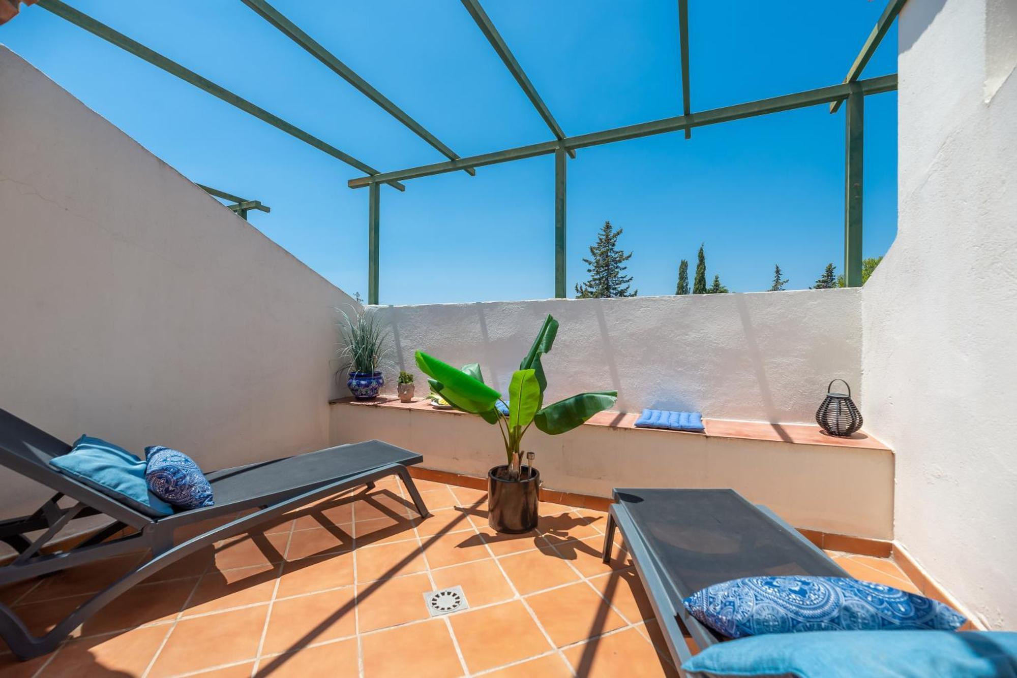 Apartamento Elegant 2 Bdrm Penthouse With Bbq And Pools Marbella Exterior foto